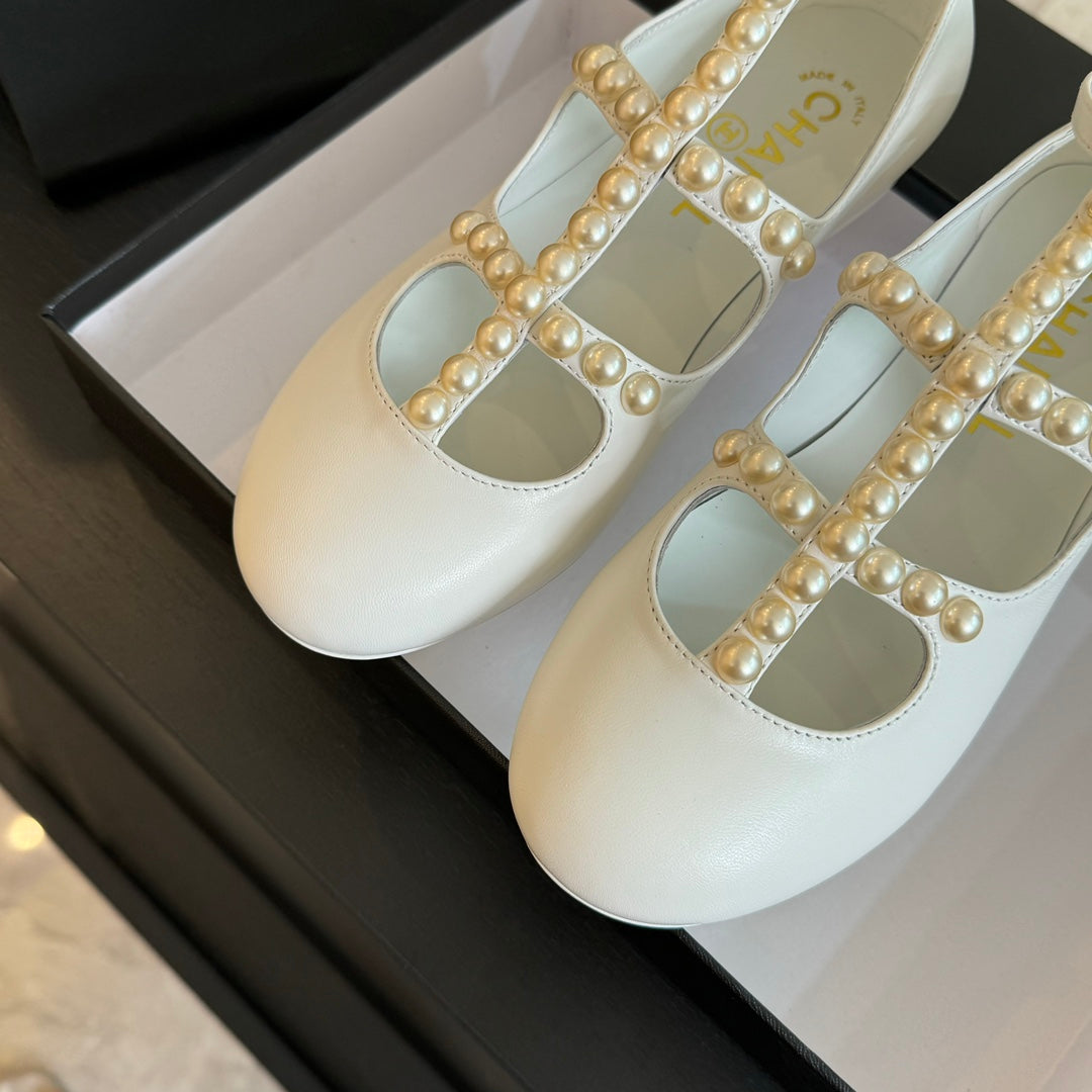 MARY JANES SHOES WHITE GOATSKIN WITH FAUX PEARL