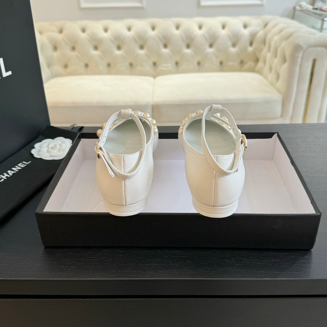 MARY JANES SHOES WHITE GOATSKIN WITH FAUX PEARL