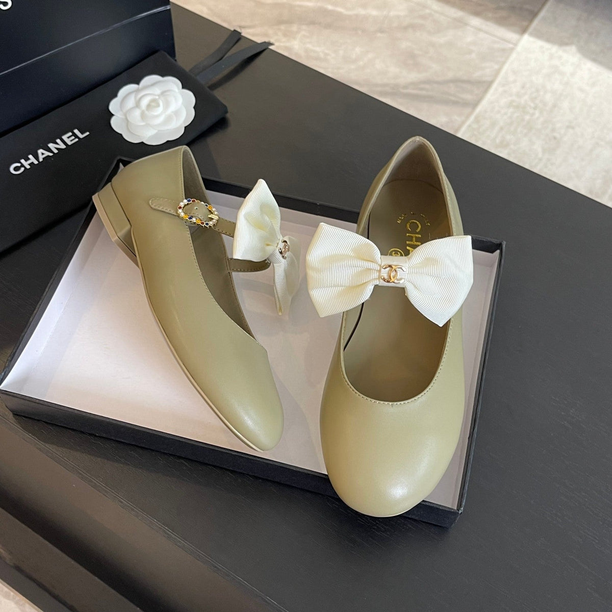 BALLET FLAT ECRU BEIGE LAMBSKIN WITH WHITE BOW