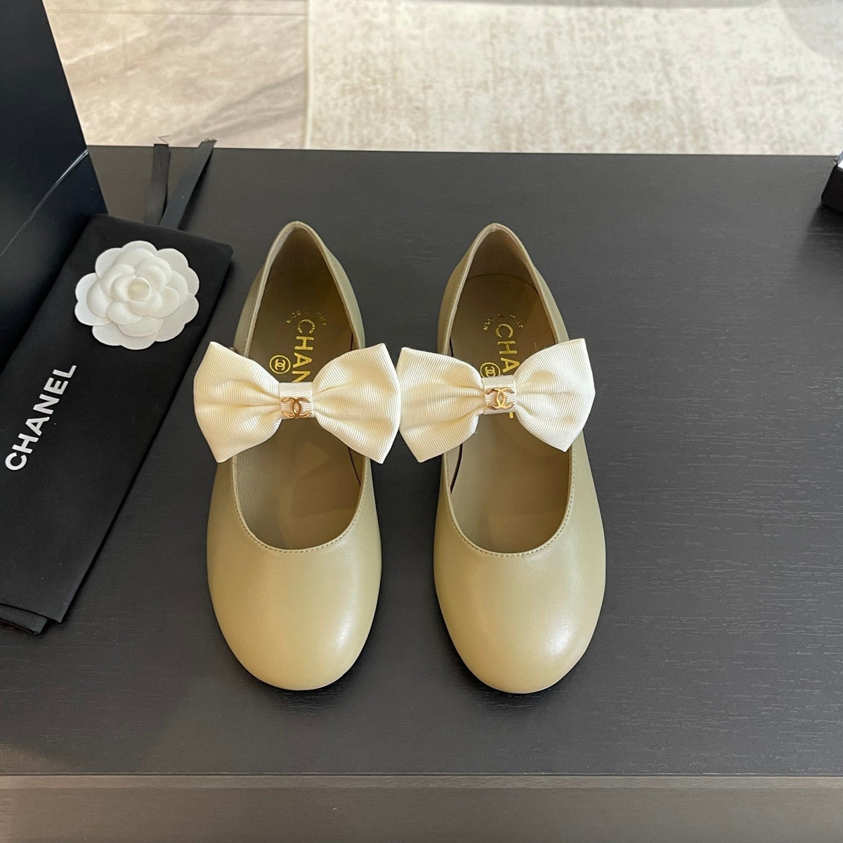 BALLET FLAT ECRU BEIGE LAMBSKIN WITH WHITE BOW