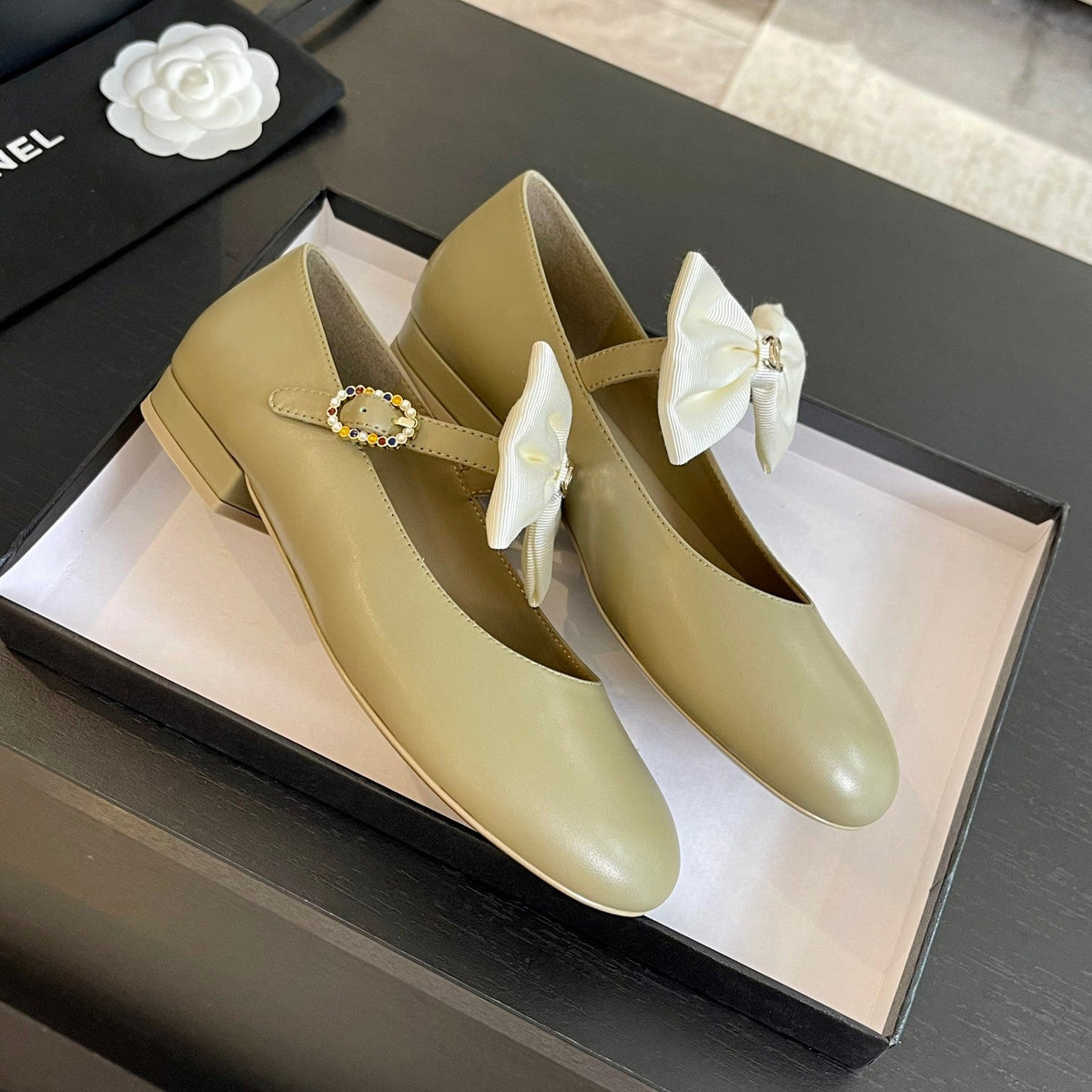 BALLET FLAT ECRU BEIGE LAMBSKIN WITH WHITE BOW