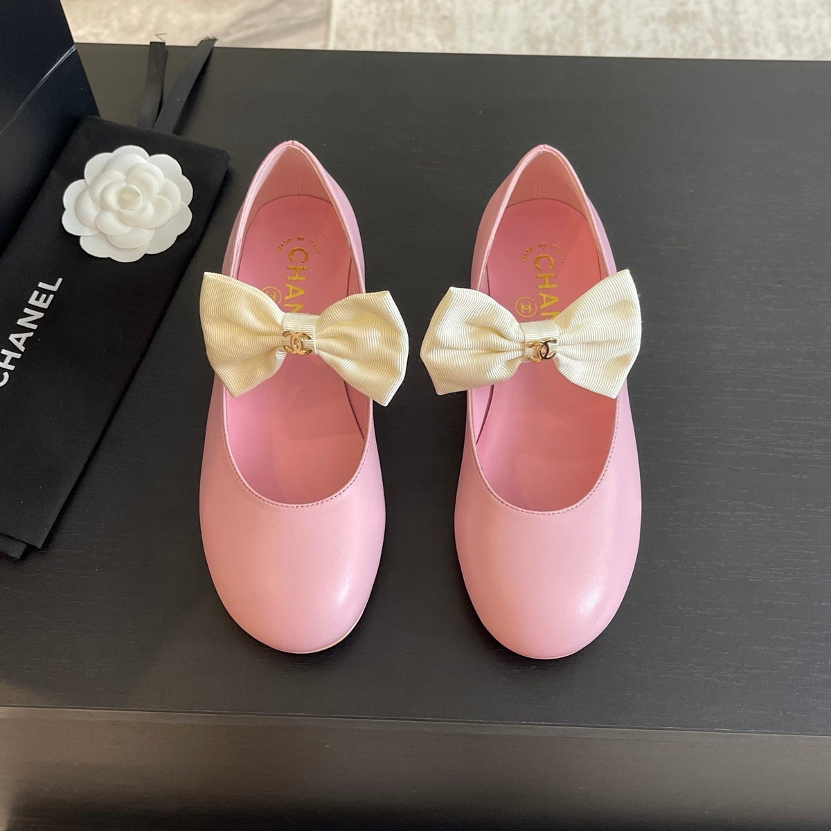 BALLET FLAT LIGHT PINK LAMBSKIN WITH WHITE BOW