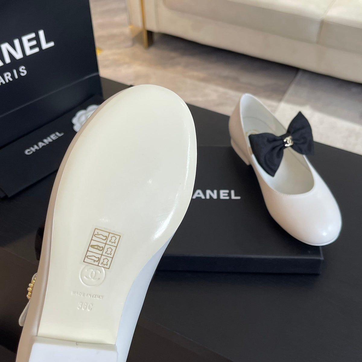 BALLET FLAT WHITE LAMBSKIN WITH BLACK BOW