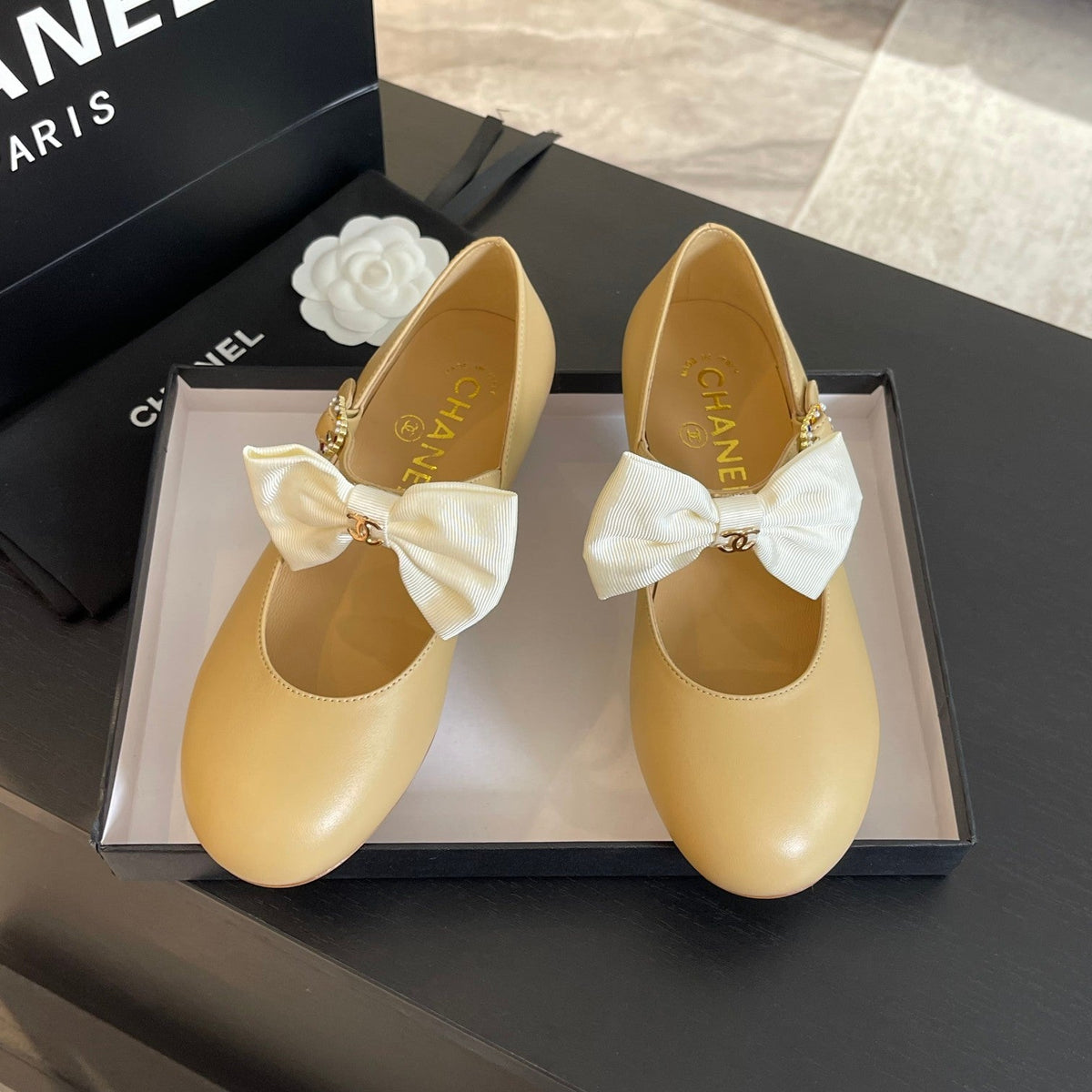 BALLET FLAT DARK CREAM LAMBSKIN WITH WHITE BOW