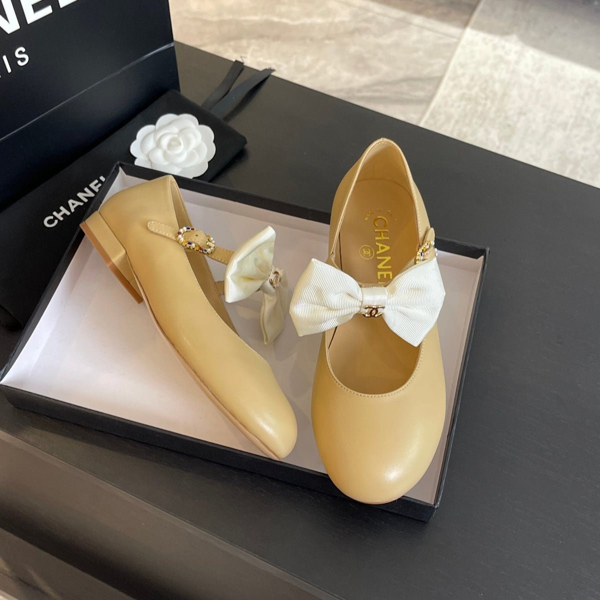 BALLET FLAT DARK CREAM LAMBSKIN WITH WHITE BOW