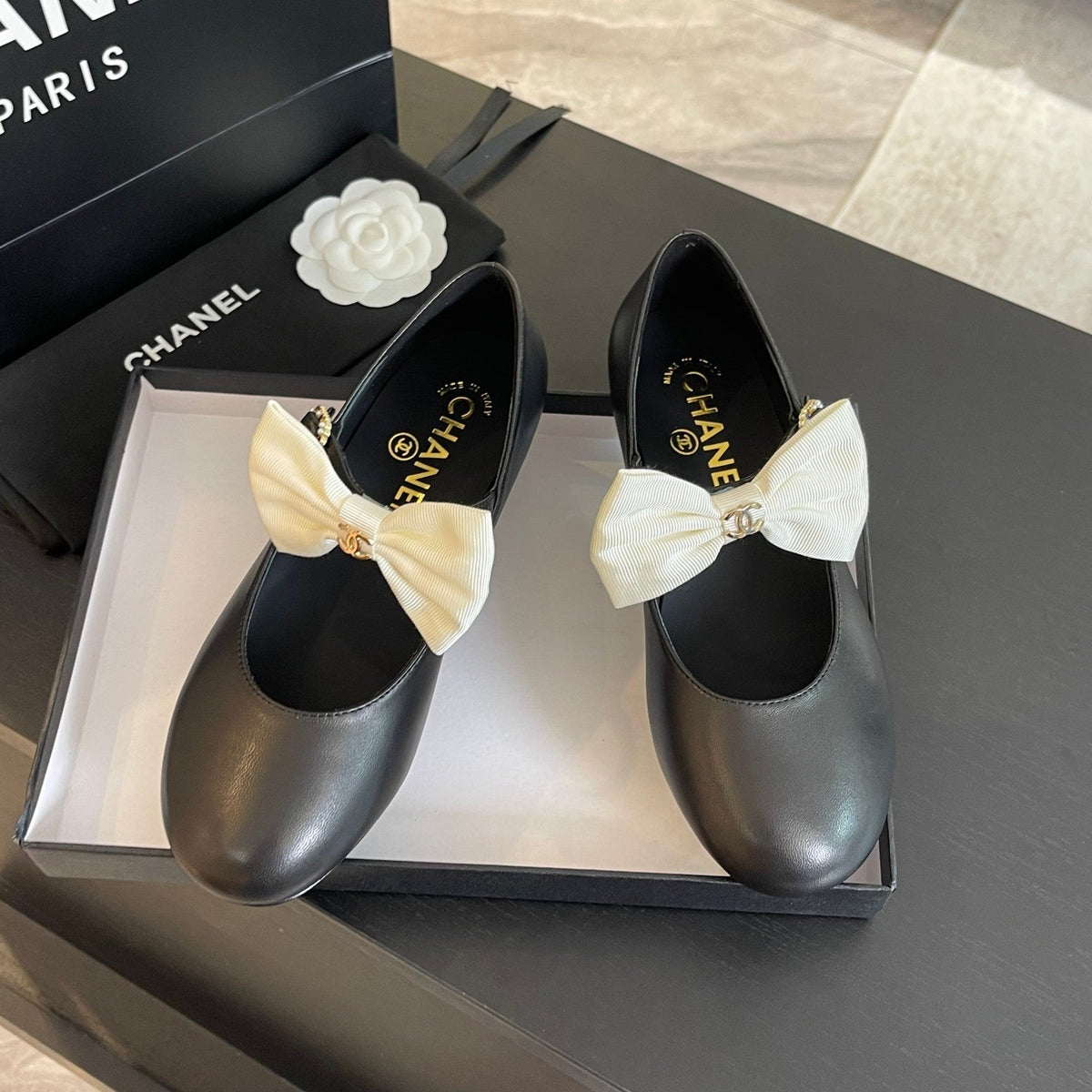 BALLET FLAT BLACK LAMBSKIN WITH WHITE BOW