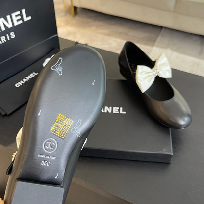 BALLET FLAT BLACK LAMBSKIN WITH WHITE BOW