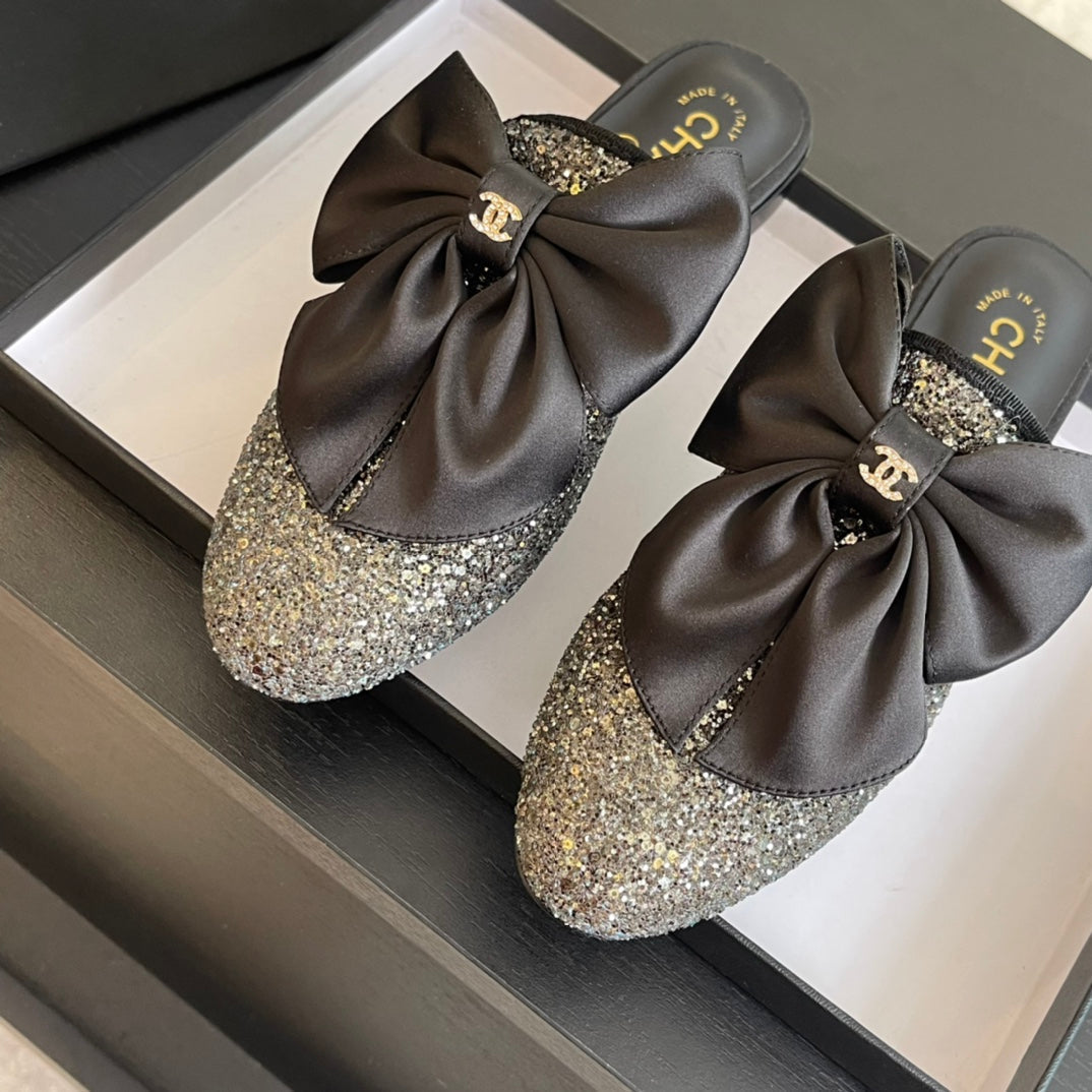 BIG BOW FLAT MULE SANDALS IN BLACK SILK WITH GLITTER SEQUINS