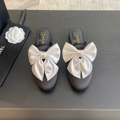 BIG BOW FLAT MULE SANDALS IN BLACK MIX WHITE SILK