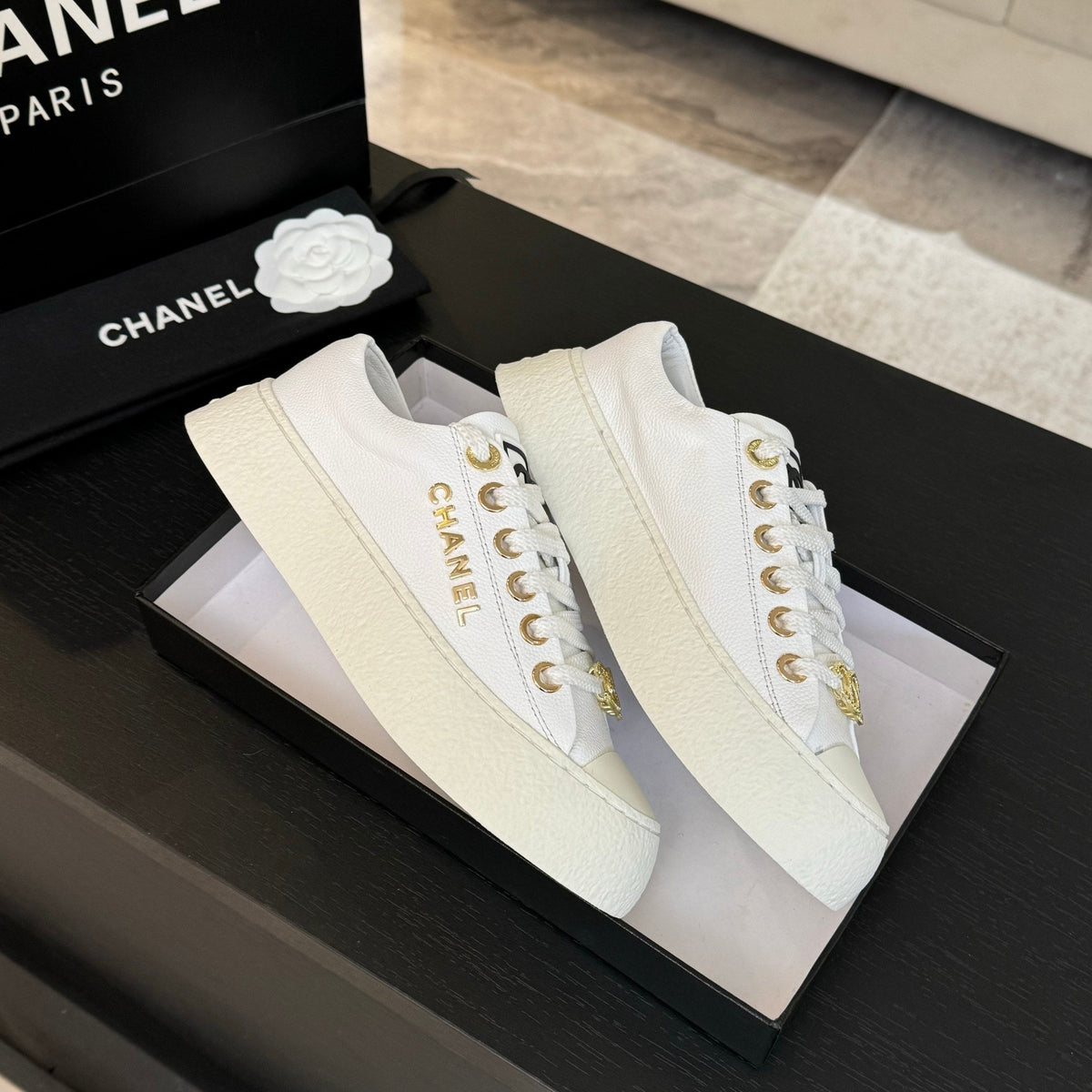 BIG-HEAD COOKIE SHOES IN WHITE LAMBSKIN