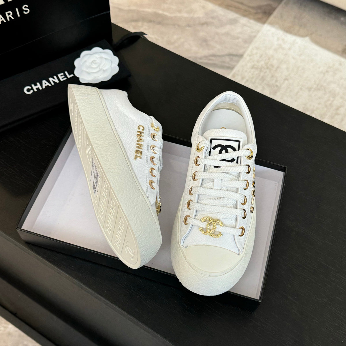 BIG-HEAD COOKIE SHOES IN WHITE LAMBSKIN