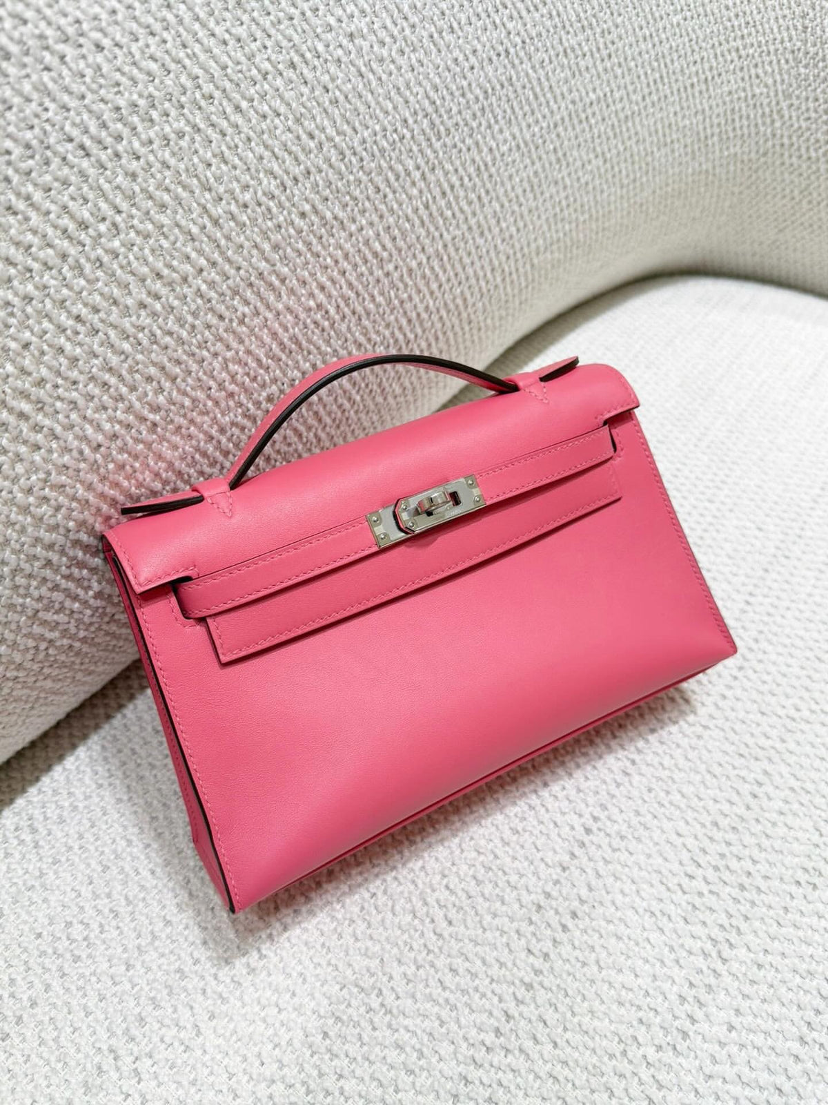 HERMES Kelly Pochette in swift leather Rose Azalee