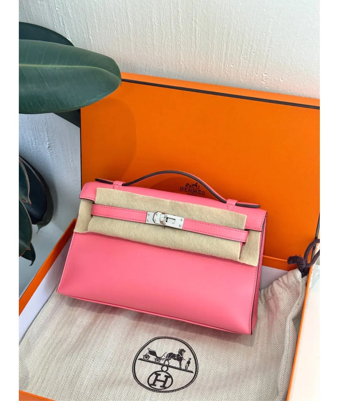 HERMES Kelly Pochette in swift leather Rose Azalee