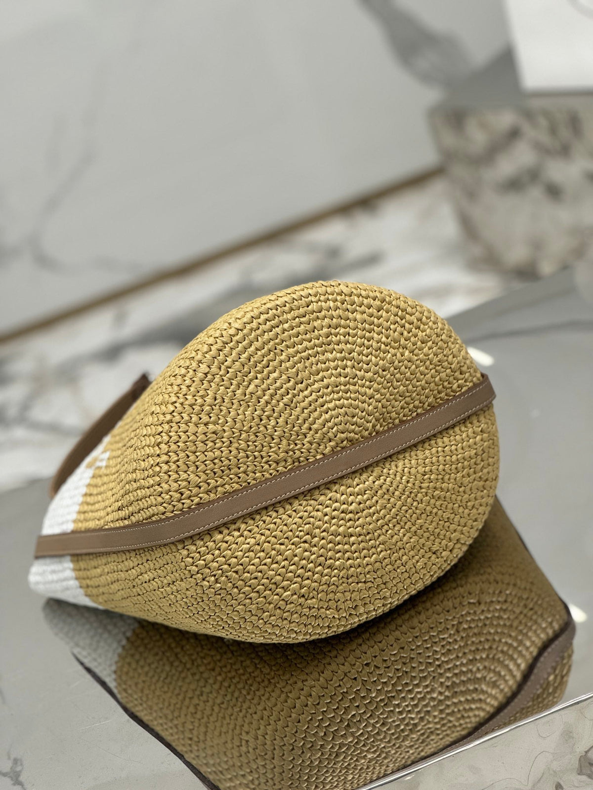 BUCKET BAG 25 IN WHITE MIX BEIGE RAFFIA AND BROWN CALFSKIN HANDLE