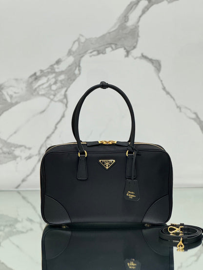 LARGE TOP HANDLE BAG 35 IN BLACK NYLON AND CALFSKIN TRIM
