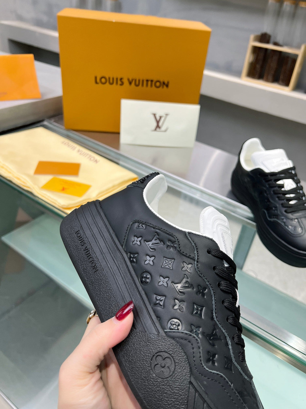 LV WOMEN GROOVY PLATFORM IN BLACK EMBOSSED CALFSKIN