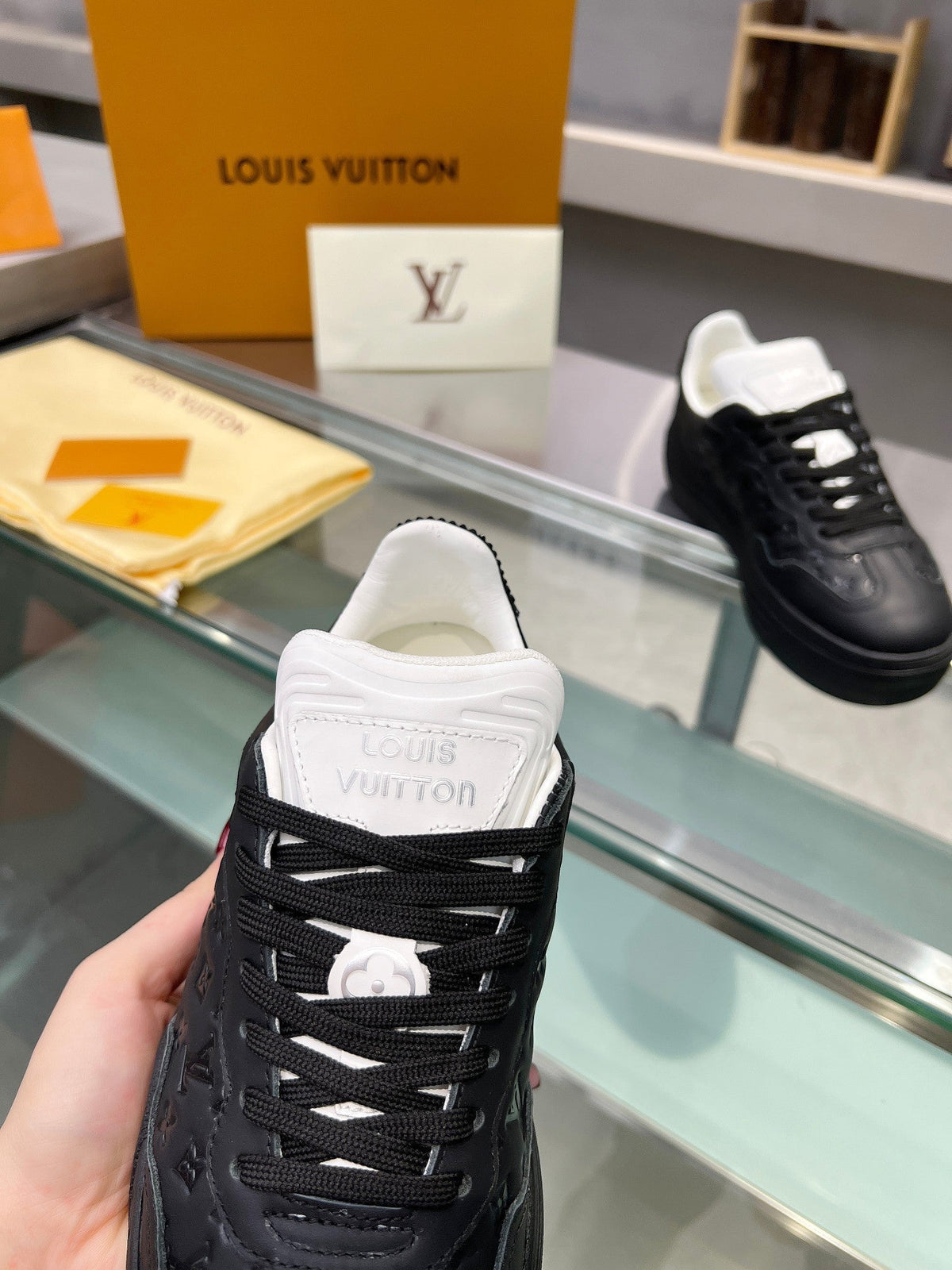 LV WOMEN GROOVY PLATFORM IN BLACK EMBOSSED CALFSKIN