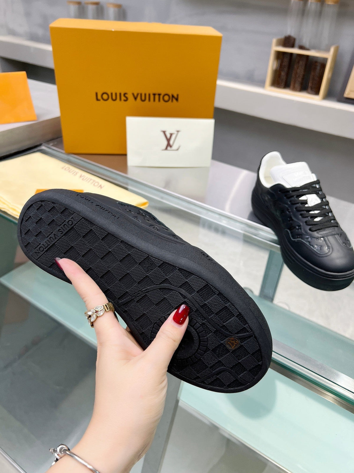 LV WOMEN GROOVY PLATFORM IN BLACK EMBOSSED CALFSKIN