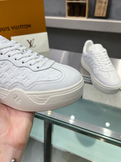 LV WOMEN GROOVY PLATFORM IN WHITE EMBOSSED CALFSKIN