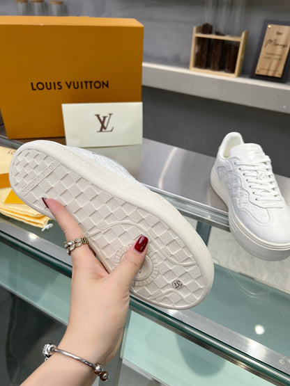 LV WOMEN GROOVY PLATFORM IN WHITE EMBOSSED CALFSKIN