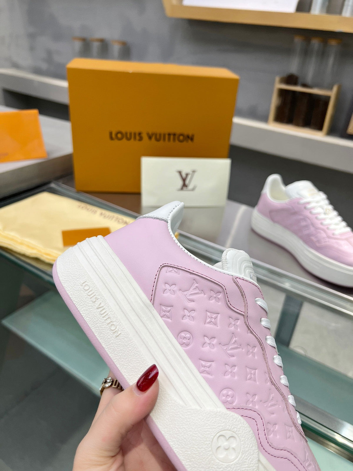 LV WOMEN GROOVY PLATFORM IN LIGHT PINK EMBOSSED CALFSKIN