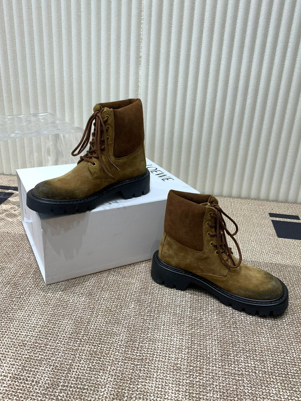 LW SIERRA COMBAT BOOT AMBER AND BLACK SUEDE