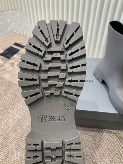 MATTE GRAY SCULPTED RUBBER BOOTS WITH GOLD MONOGRAM