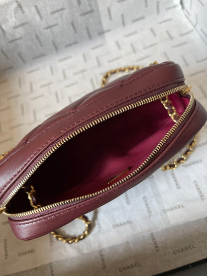 CAMERA BAG 18 IN BUCCANEER RED QUILTED LAMBSKIN DOUBLE C GOLD COIN