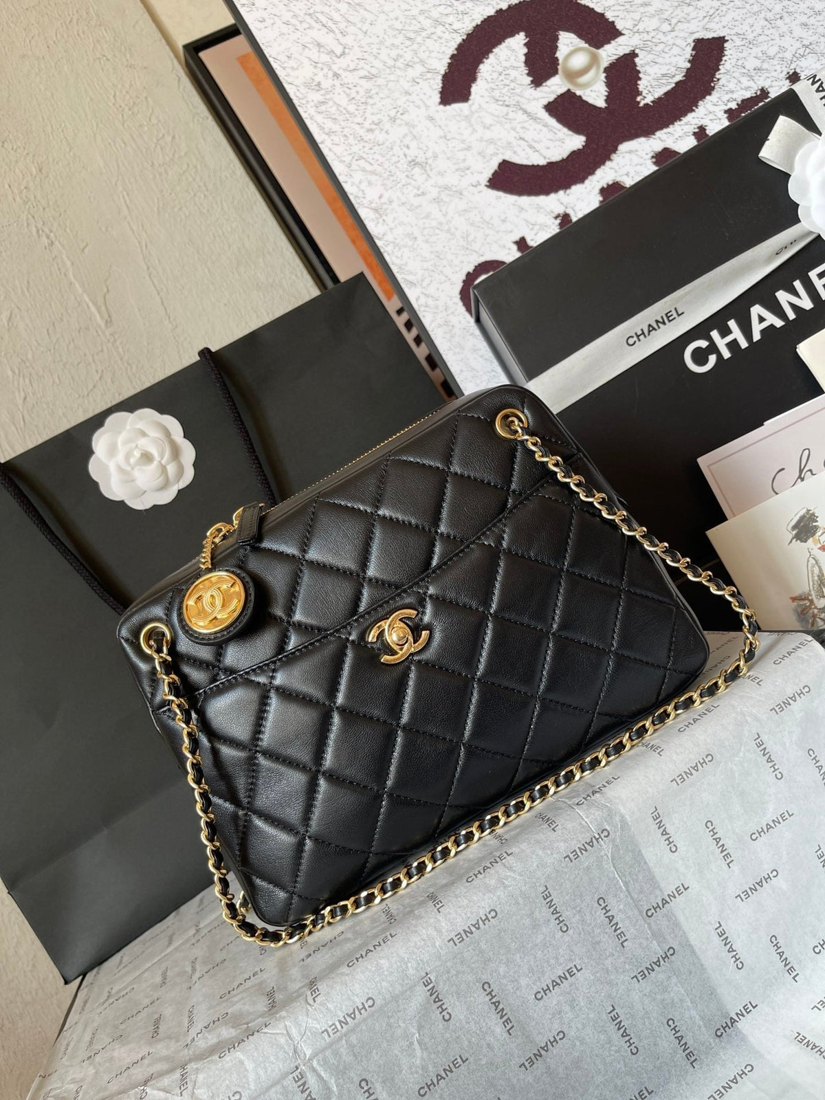 CAMERA BAG 24 IN BLACK QUILTED LAMBSKIN DOUBLE C GOLD COIN