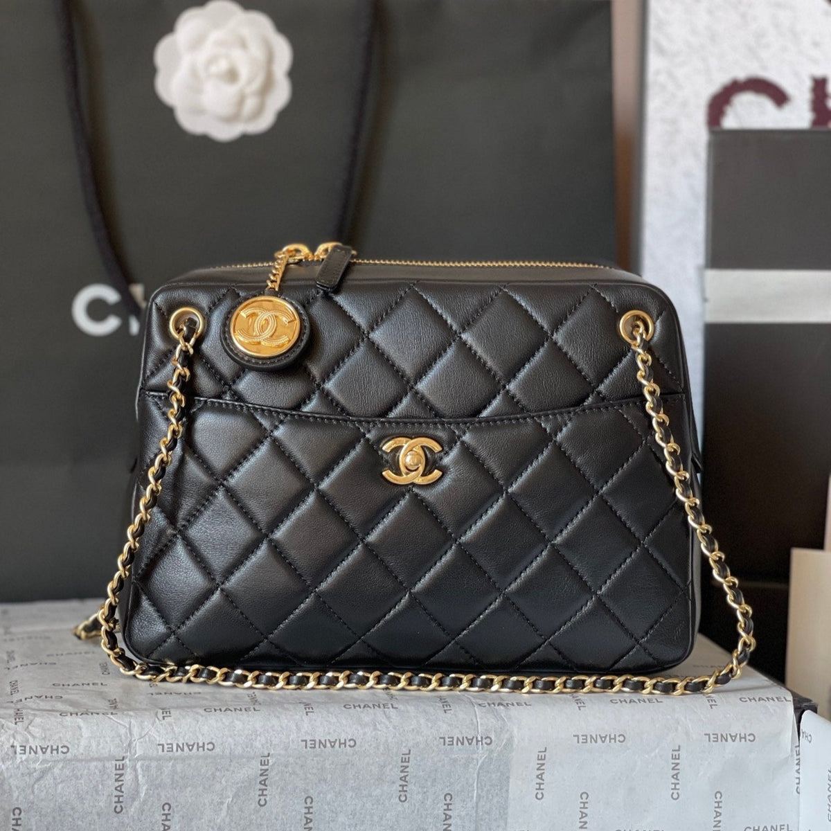 CAMERA BAG 24 IN BLACK QUILTED LAMBSKIN DOUBLE C GOLD COIN