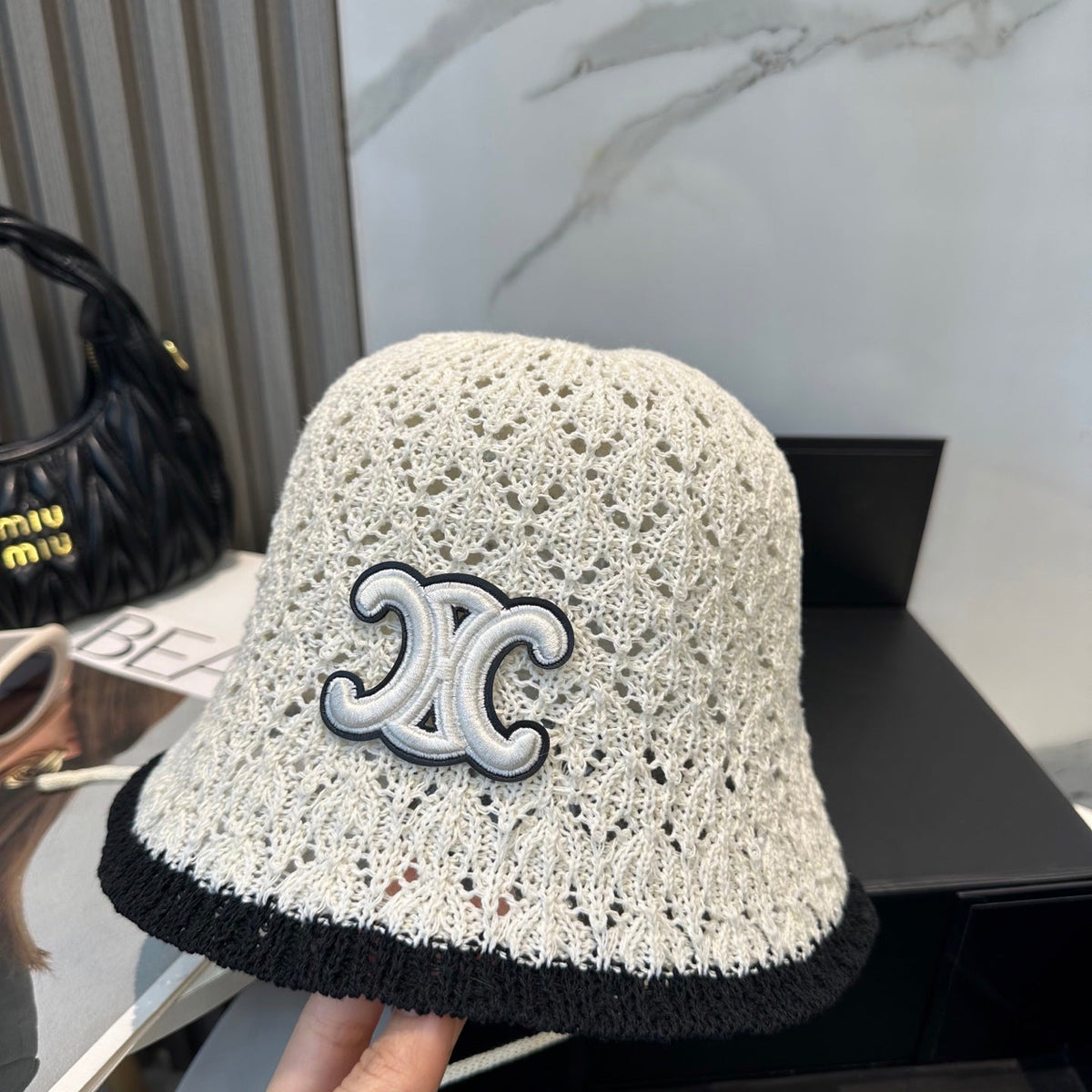 BUCKET HAT MODEL 652272 IN BLACK AND WHITE CROCHET