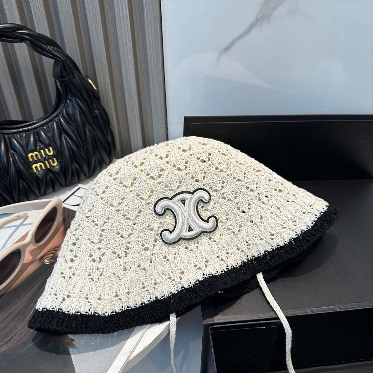 BUCKET HAT MODEL 652272 IN BLACK AND WHITE CROCHET