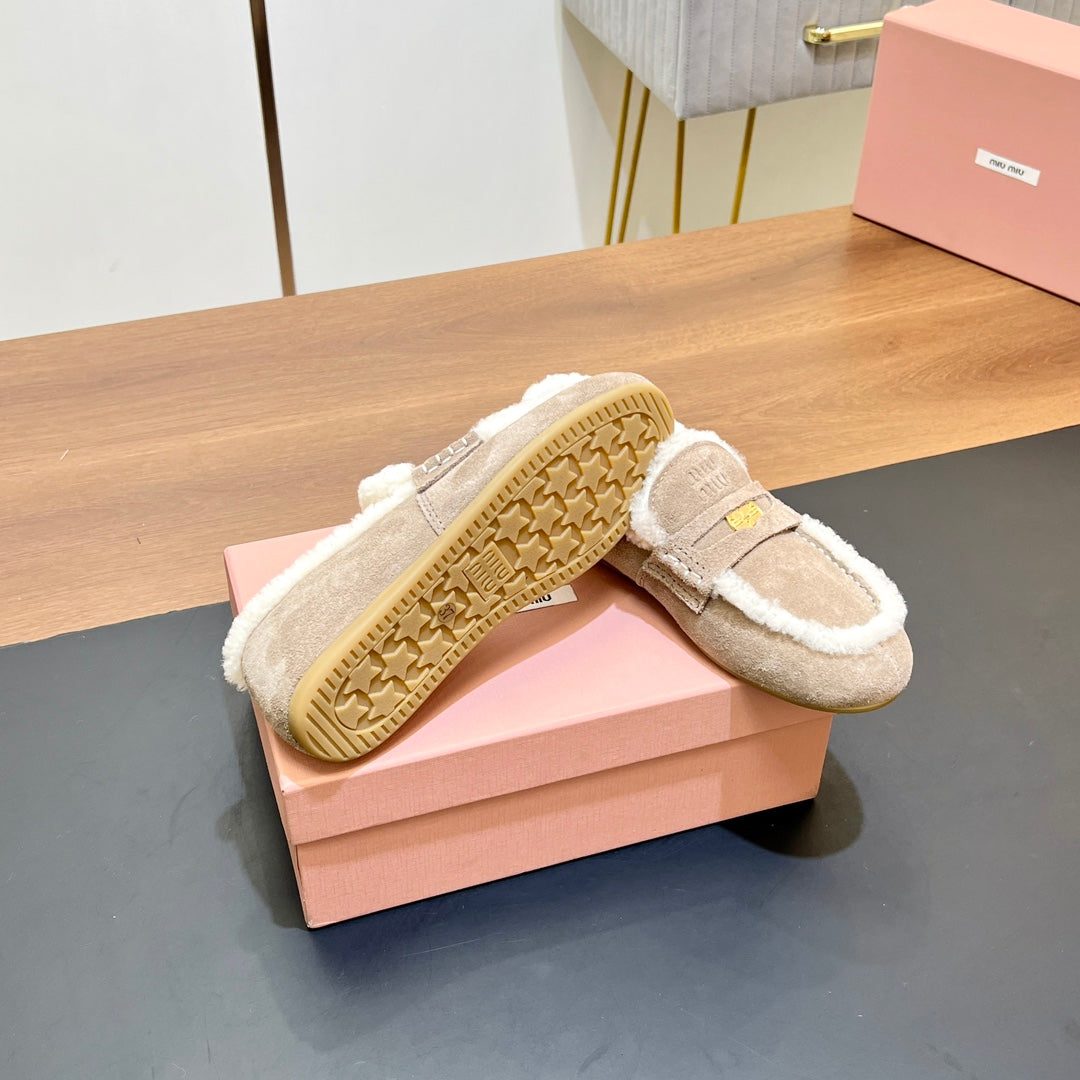 LOAFERS IN BEIGE SUEDE AND WHITE SHEARLING TRIM