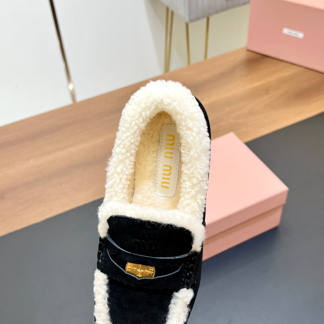 LOAFERS IN BLACK SUEDE AND WHITE SHEARLING TRIM