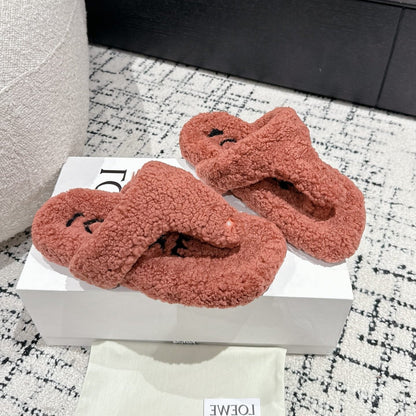 LW SHEARLING THONG SLIPPER IN BRICK