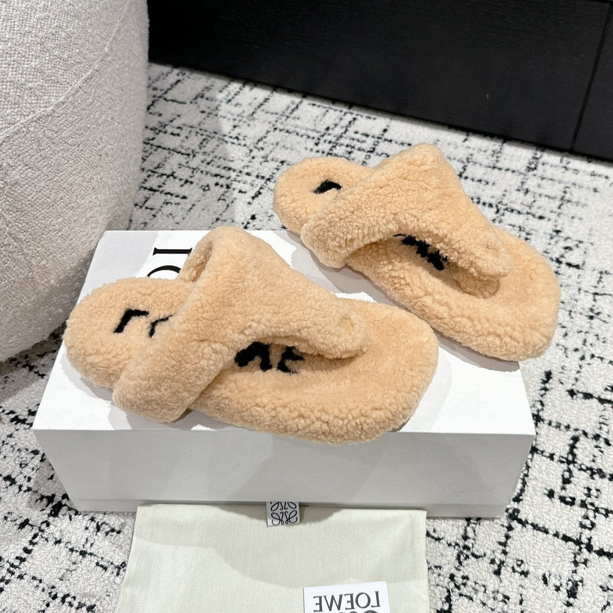 LW SHEARLING THONG SLIPPER IN PASTEL YELLOW