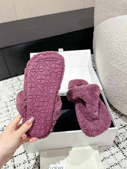 LW SHEARLING THONG SLIPPER IN GRAPE