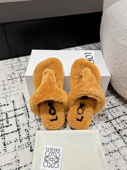 LW SHEARLING THONG SLIPPER IN BRONZE