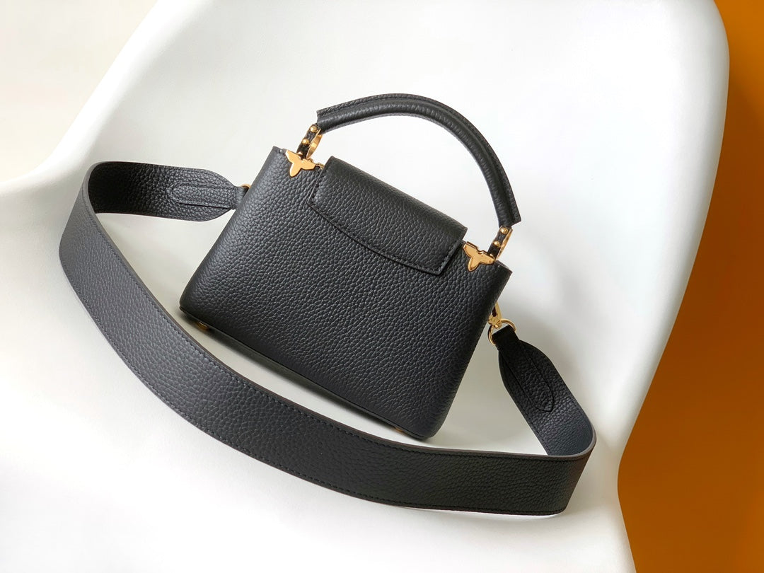 CAPUCINES MM BAG 21 IN BLACK TAURILLON COWHIDE GOLD HARDWARE