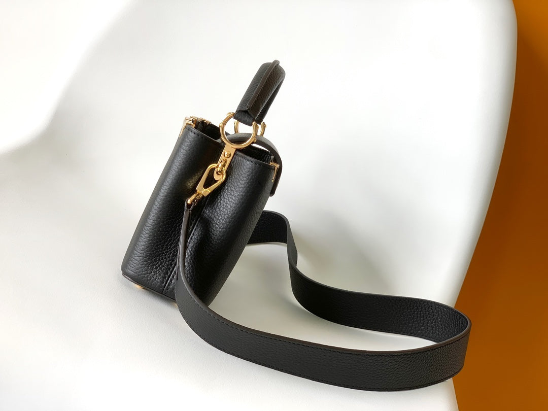 CAPUCINES MM BAG 21 IN BLACK TAURILLON COWHIDE GOLD HARDWARE