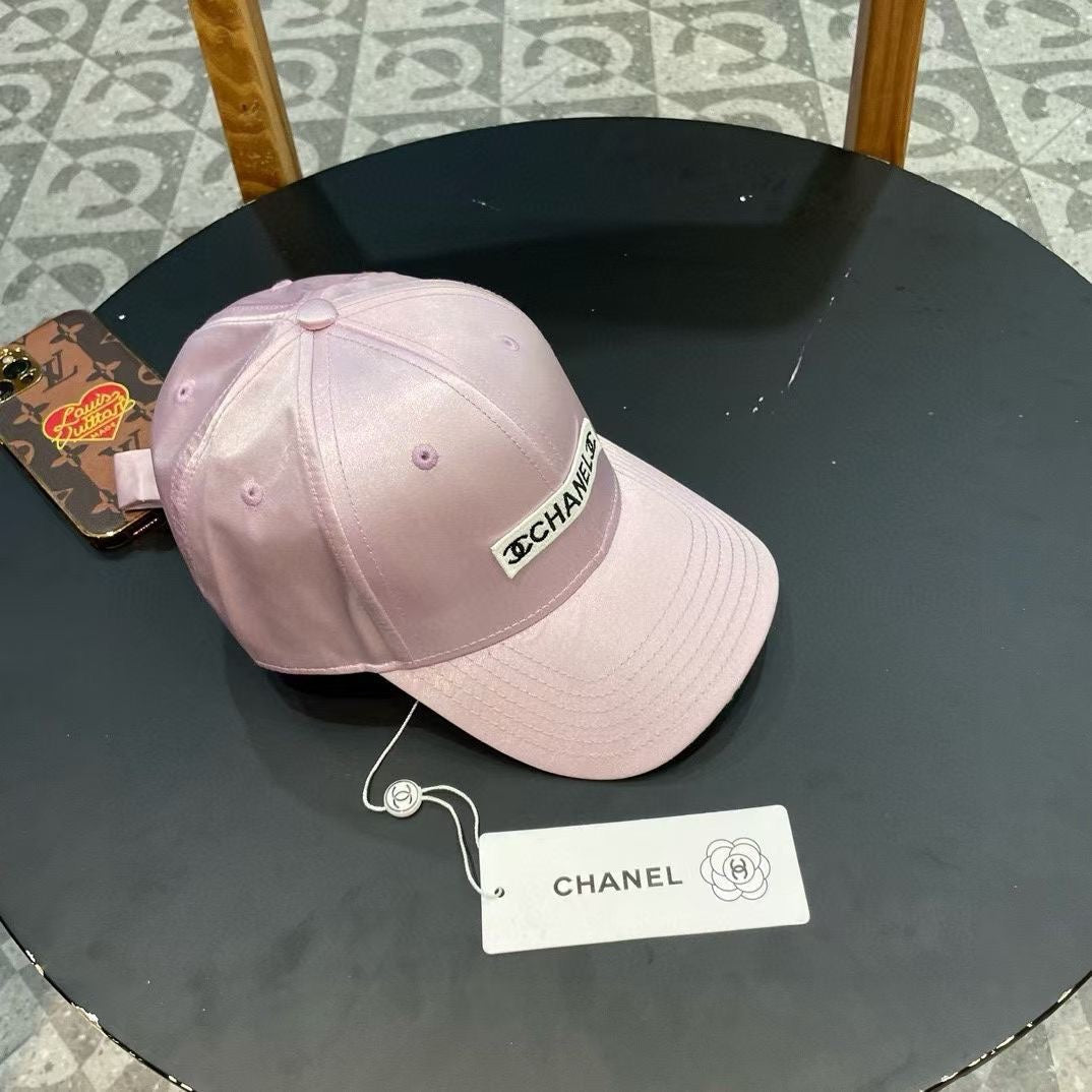 BASEBALL HAT IN LIGHT PINK SILK SATIN 404864