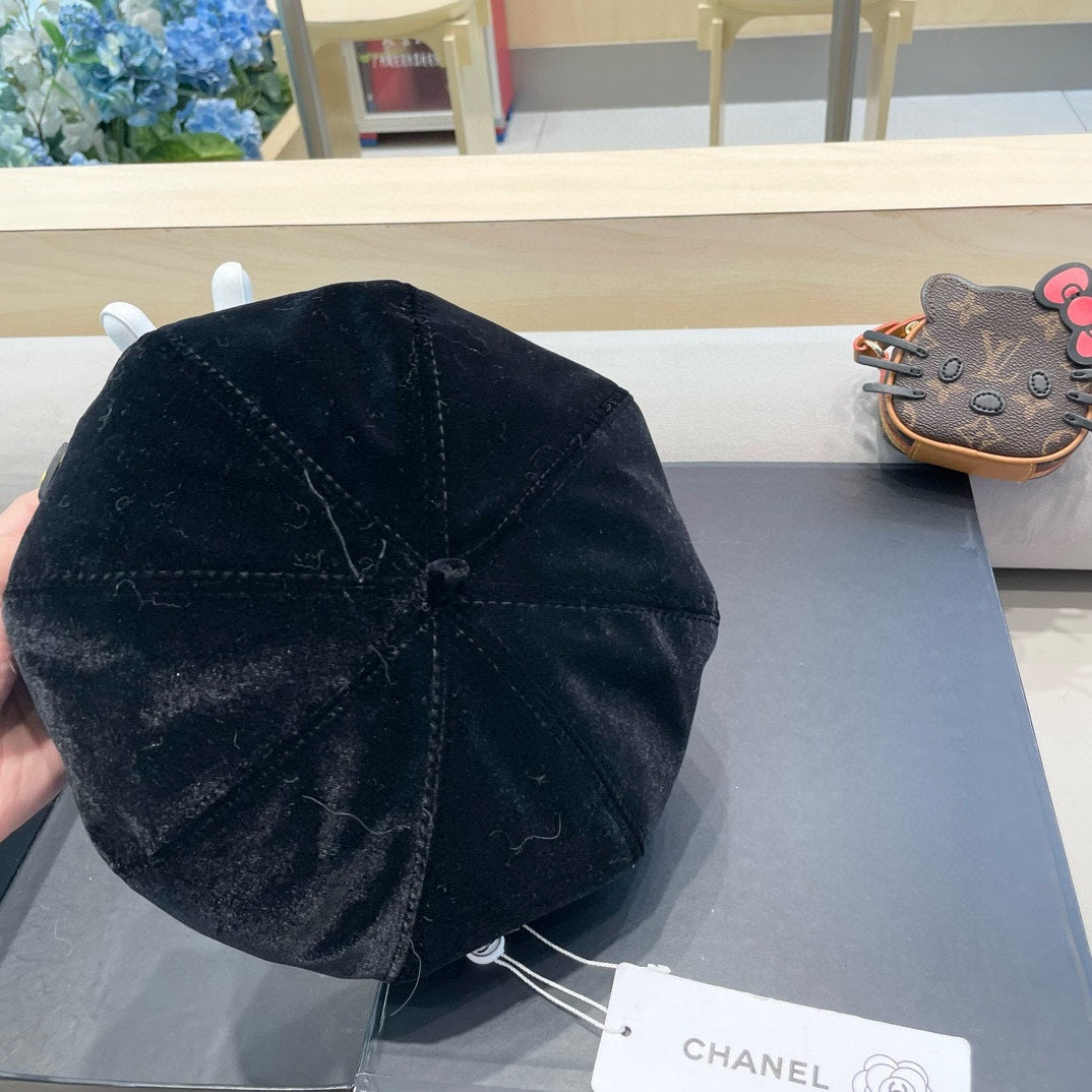 BERET HAT IN BLACK VELVET 413324