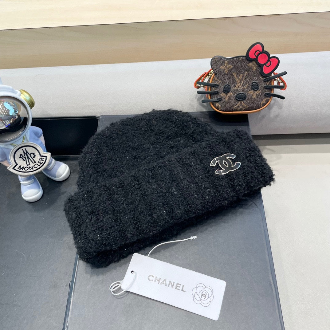 BEANIE HAT IN BLACK WOOL 413326