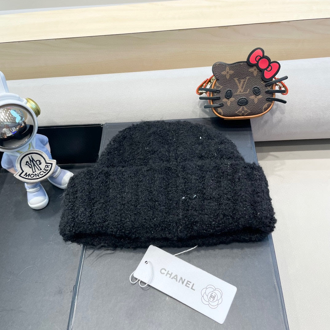BEANIE HAT IN BLACK WOOL 413326