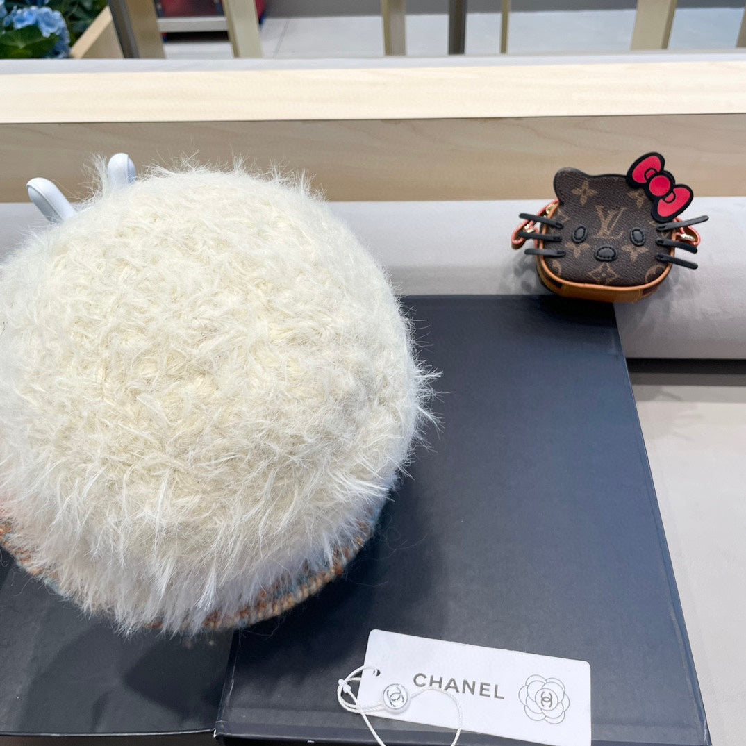 BUCKET HAT IN BISQUE BEIGE LAMB FUR 419467