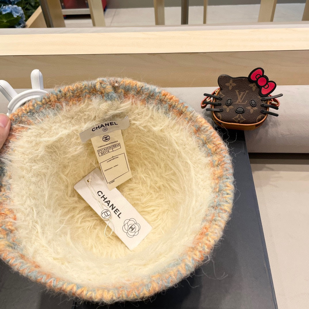 BUCKET HAT IN BISQUE BEIGE LAMB FUR 419467