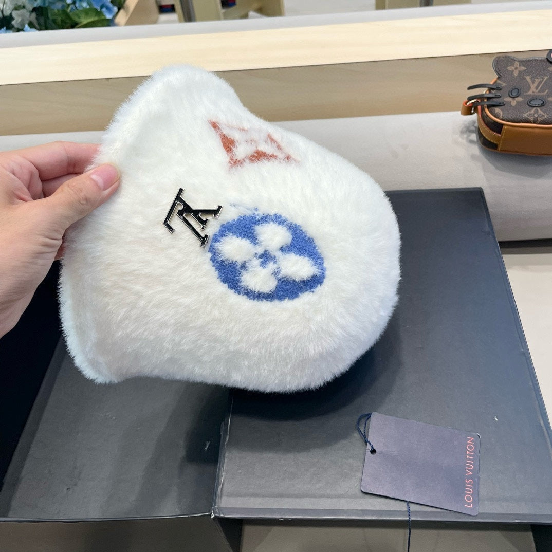 BUCKET HAT IN WHITE RABBIT FUR 421262