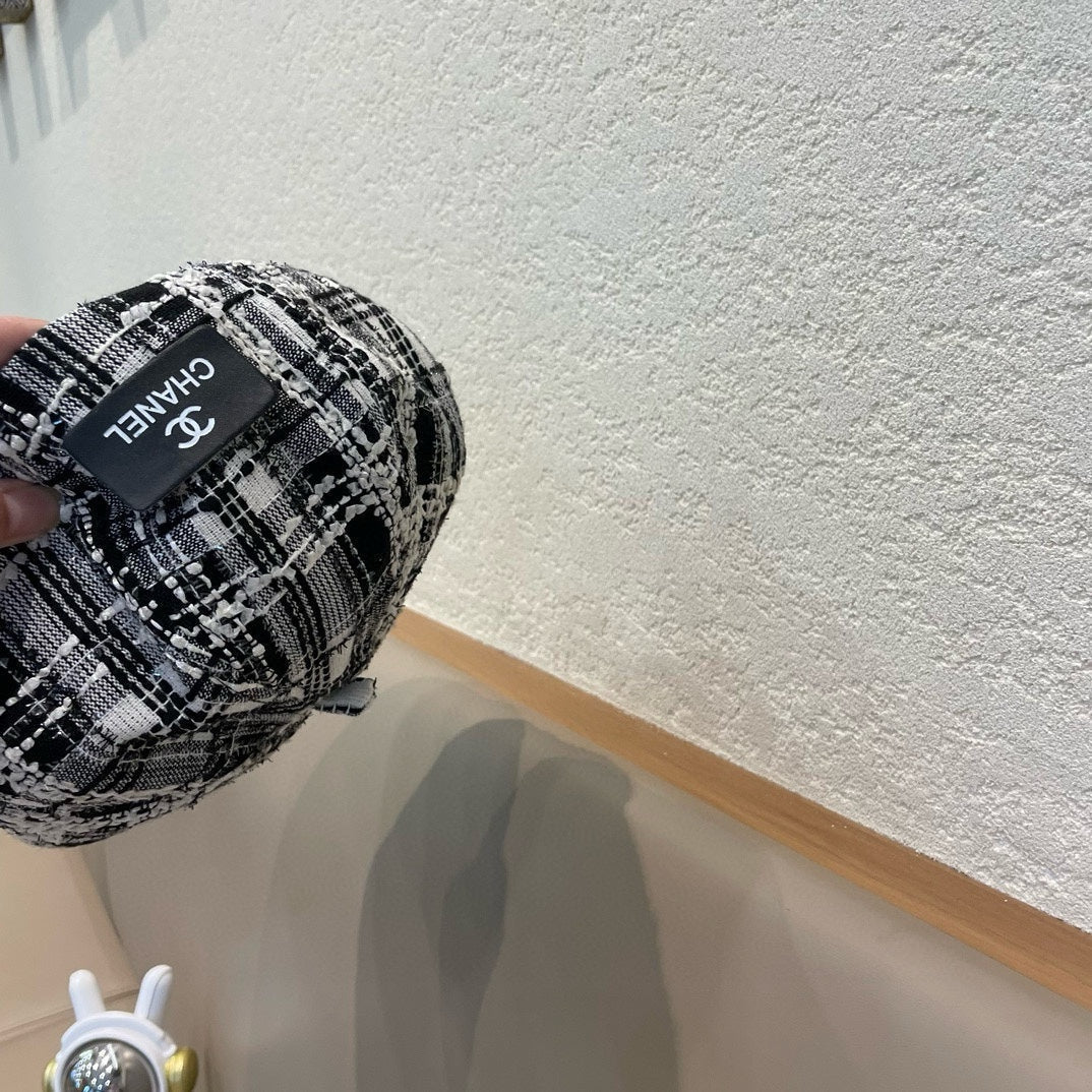 BERET HAT IN BLACK MIX WHITE WOOL TWEED 422552