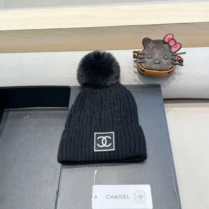 BEANIE HAT IN BLACK WOOL 422174