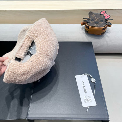 BASEBALL HAT IN LIGHT PINK LAMB FUR 424252